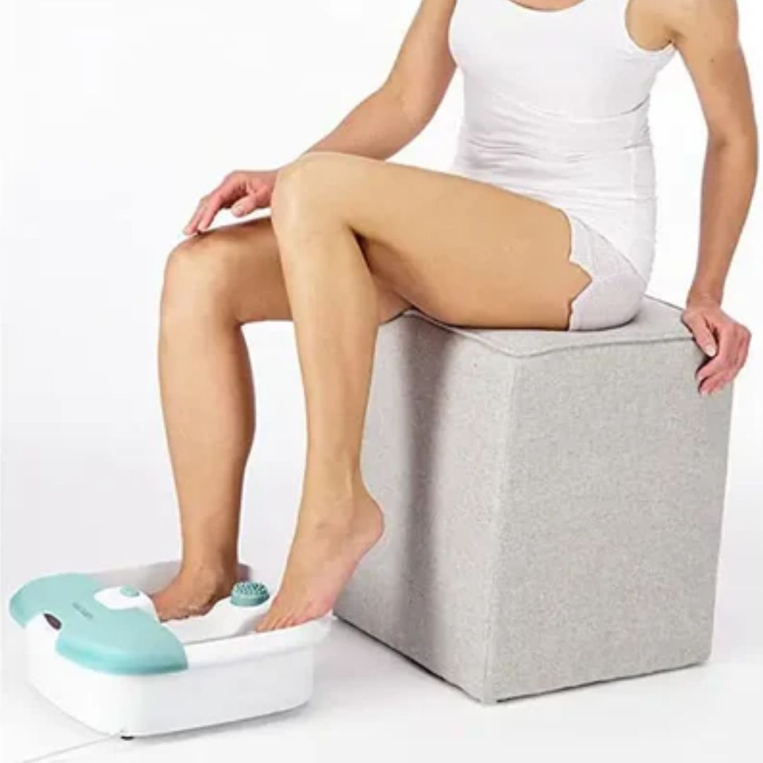 Foot spa bath tub with massaging bubble jets for soaking both feet