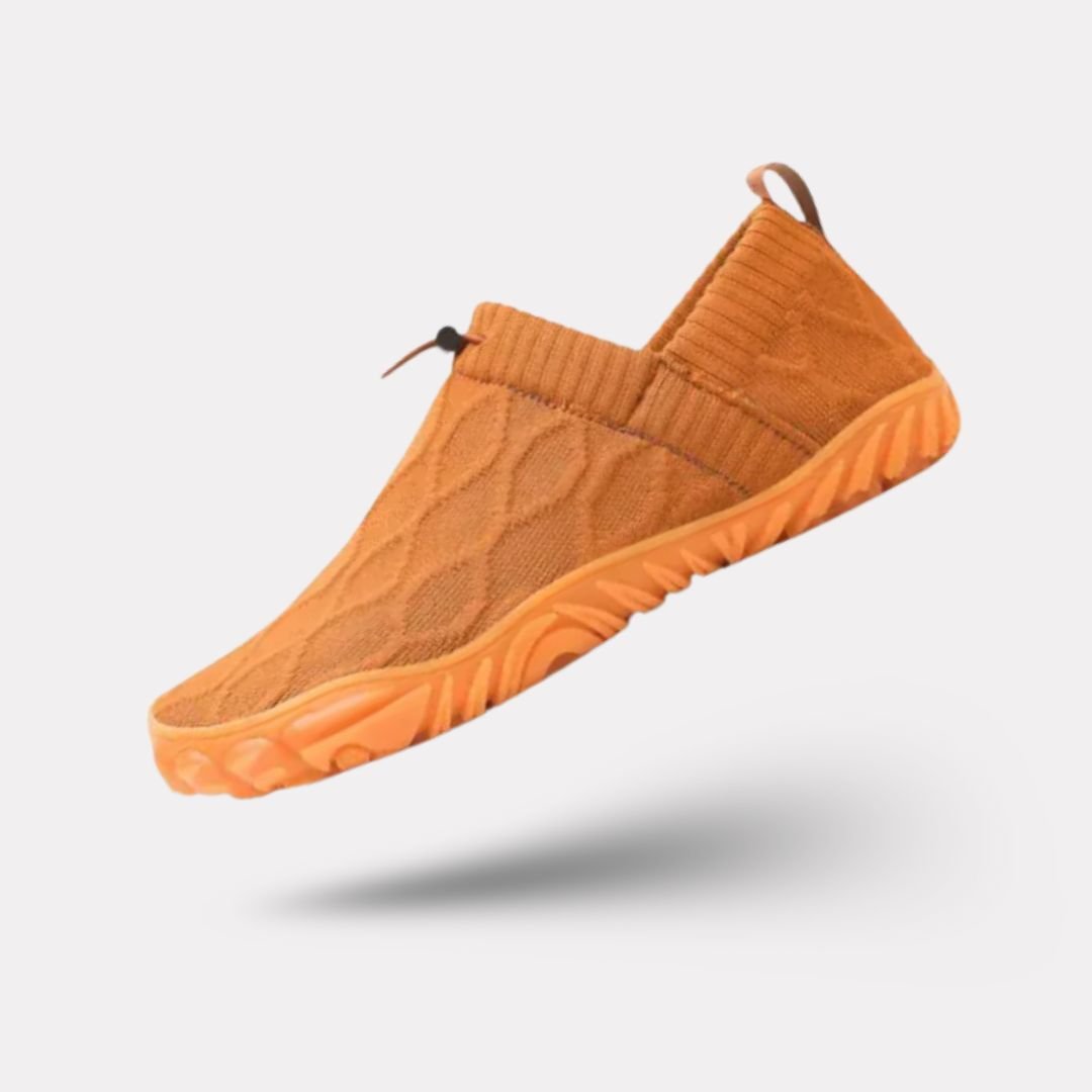 Non-slip minimalist sneakers with a lightweight sole and a grippy tread