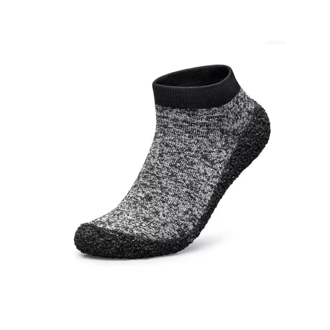 Minimalist barefoot shoes with a thin flexible sole, in red, black, green and gray