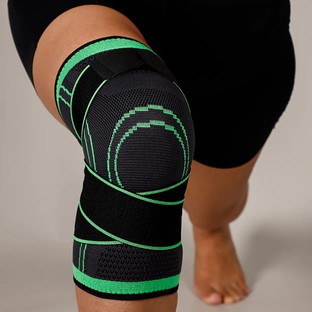 Therapeutic knee brace with adjustable side straps, wrapped around the knee joint