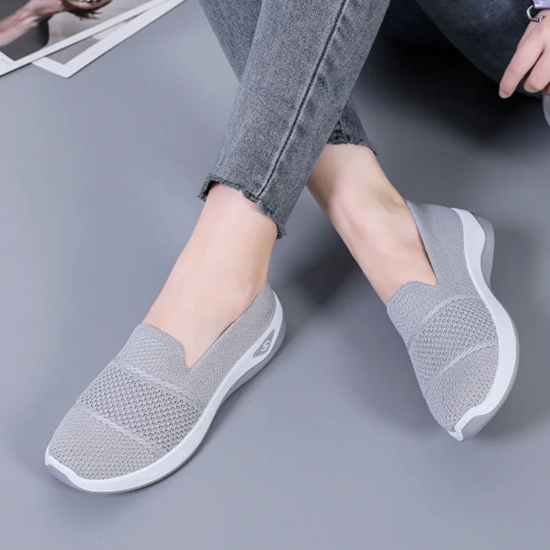 Women's orthopedic sneakers on a wide cushioned sole, in black, green, pink, gray and beige