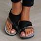 Orthopedic sandals with a wide toe strap that frees the bunion, in black, gray, blue or red