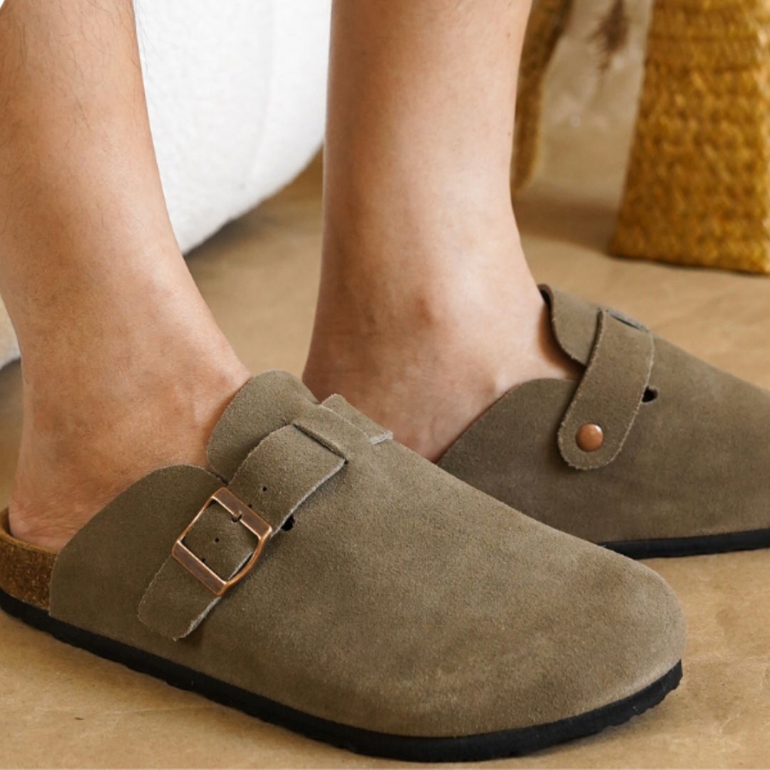 Suede leather mules open at the heel on a cork and leather sole, in taupe, black and navy