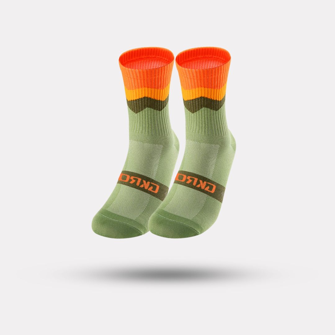 Mid-calf cycling socks in breathable knit, in green, orange, black, pink and blue