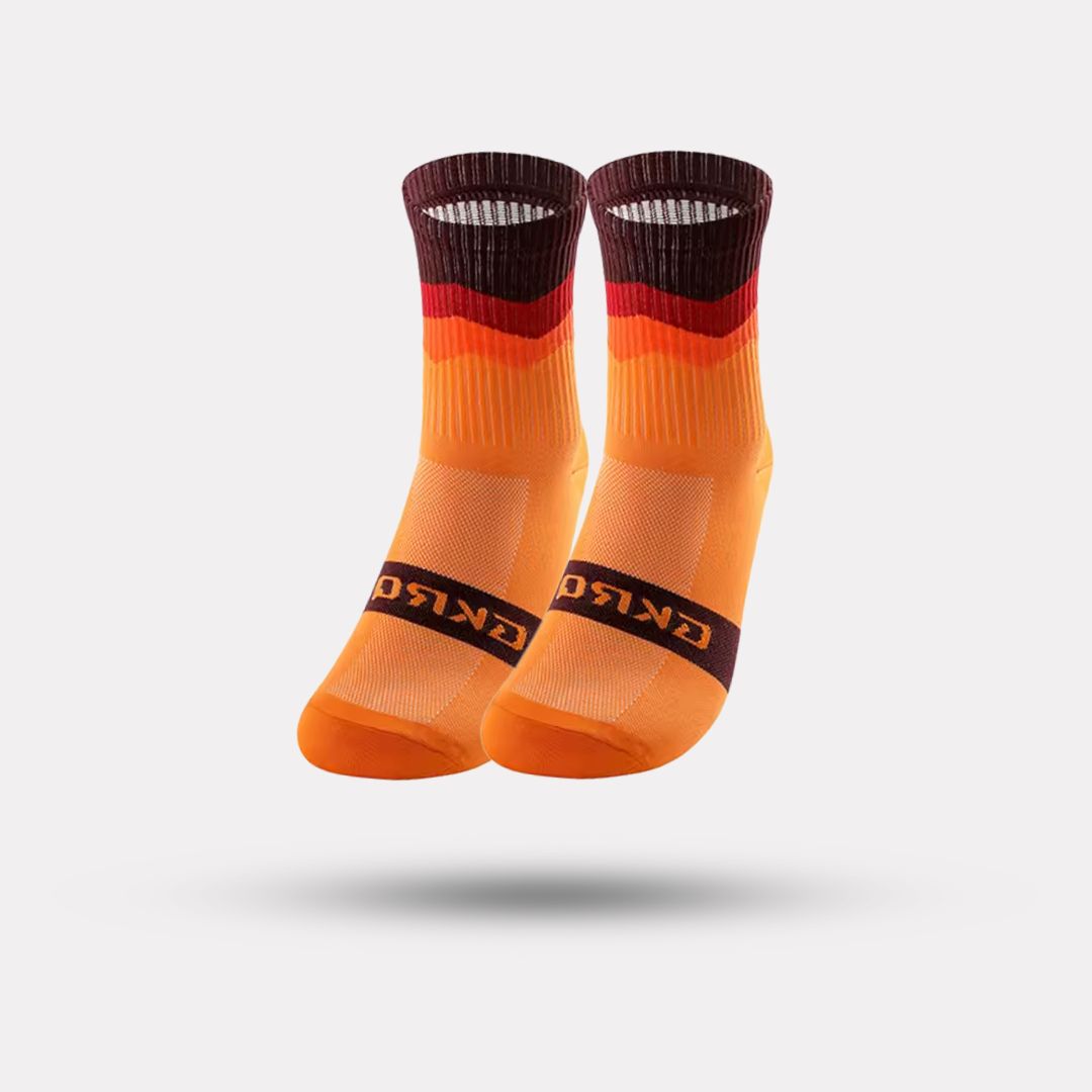 Mid-calf cycling socks in breathable knit, in green, orange, black, pink and blue