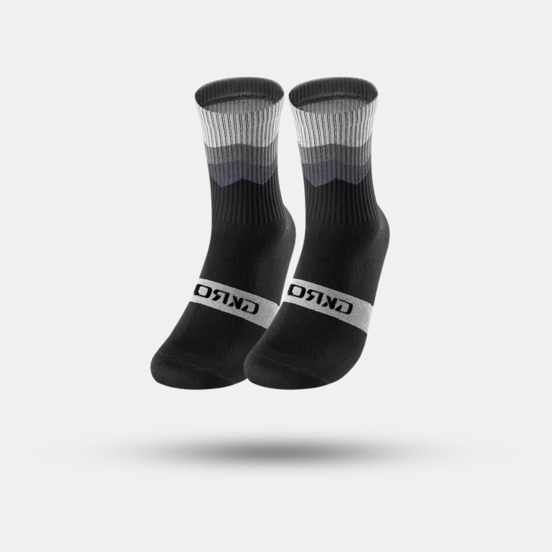 Mid-calf cycling socks in breathable knit, in green, orange, black, pink and blue