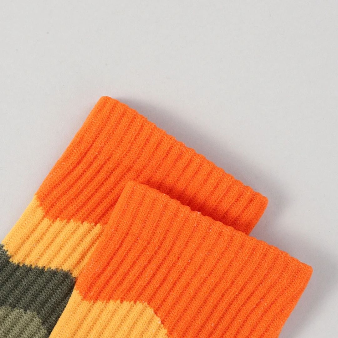 Mid-calf cycling socks in breathable knit, in green, orange, black, pink and blue