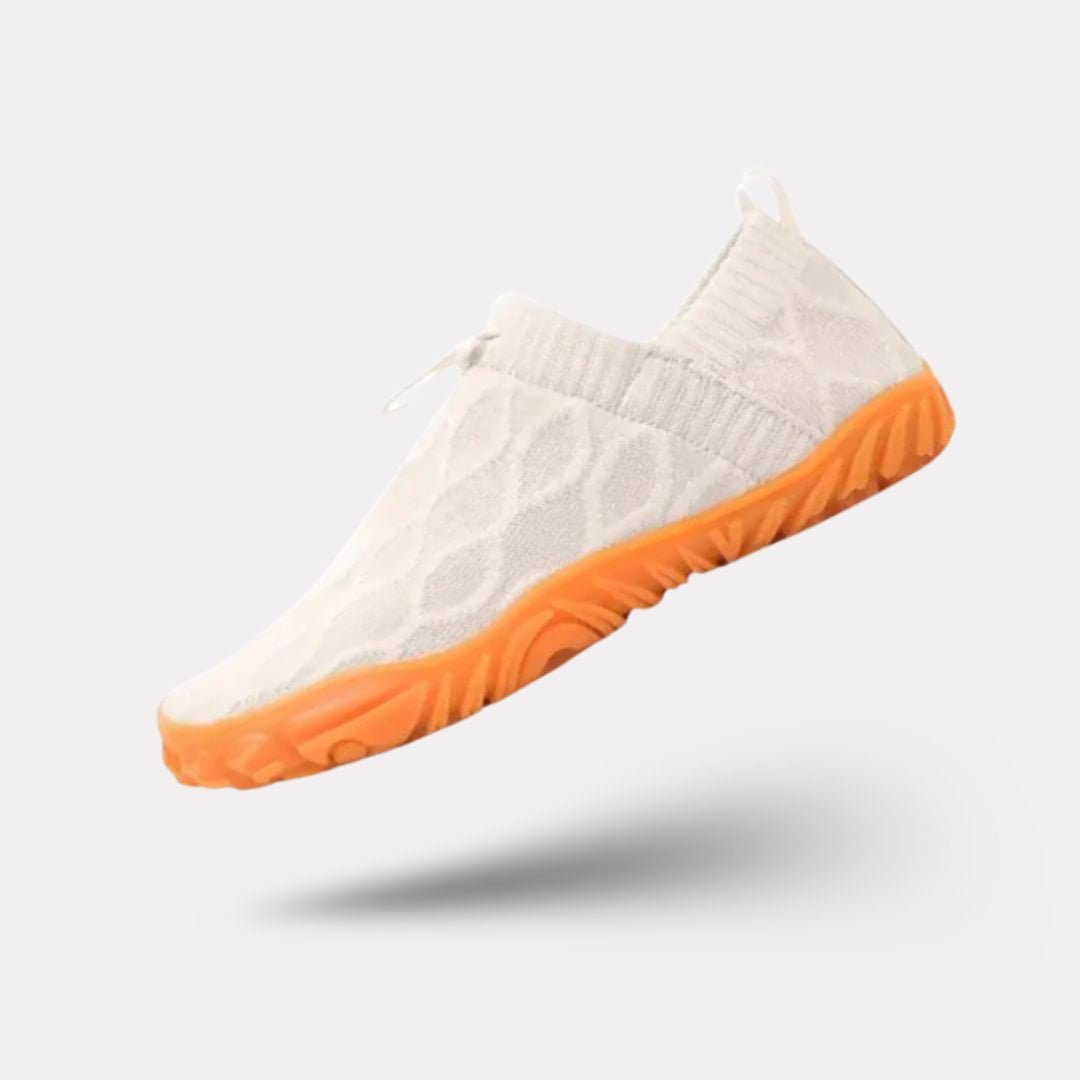 Non-slip minimalist sneakers with a lightweight sole and a grippy tread