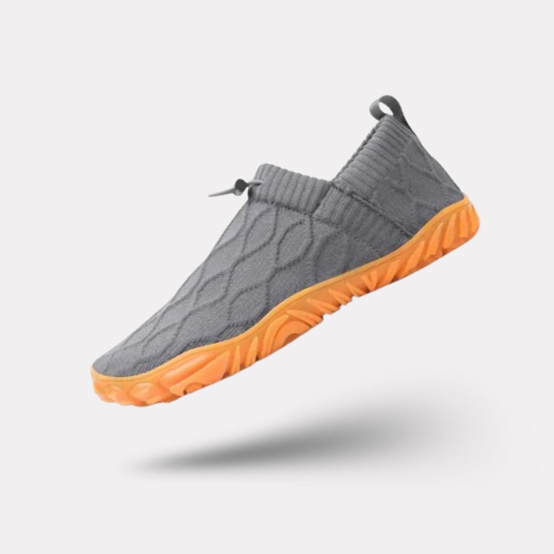 Non-slip minimalist sneakers with a lightweight sole and a grippy tread