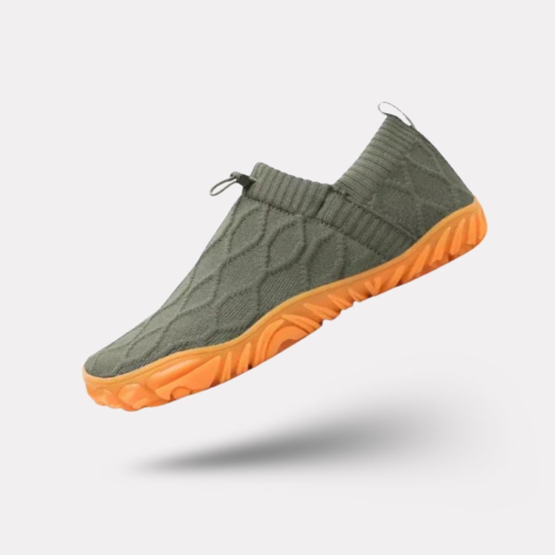 Non-slip minimalist sneakers with a lightweight sole and a grippy tread
