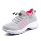 Orthopedic sneakers with a wide toe box that frees the bunion, in purple, blue, red and gray