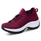 Orthopedic sneakers with a wide toe box that frees the bunion, in purple, blue, red and gray