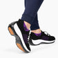 Orthopedic sneakers with a wide toe box that frees the bunion, in purple, blue, red and gray