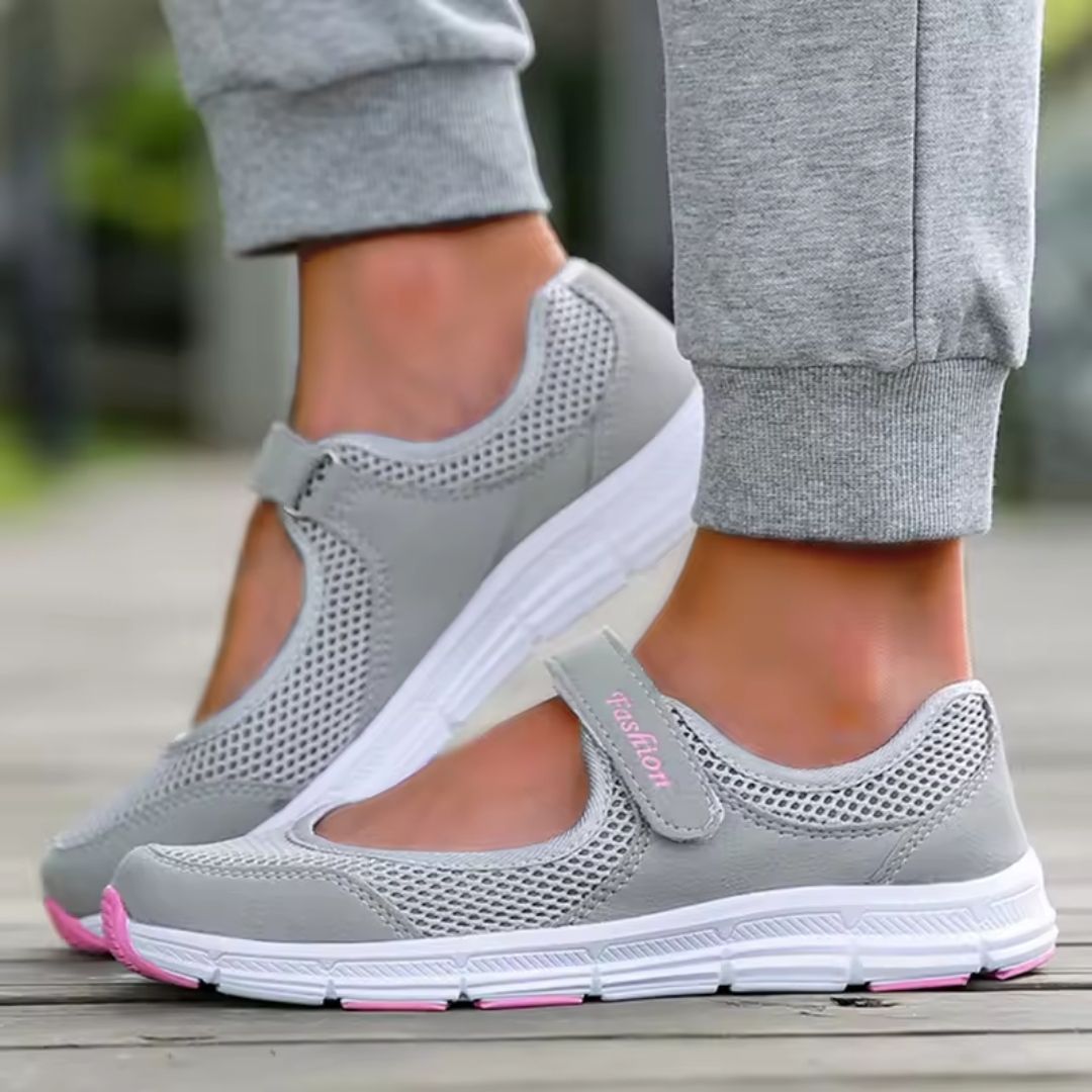Women's breathable knit sneakers with a lightweight sole, in gray, black and wine red
