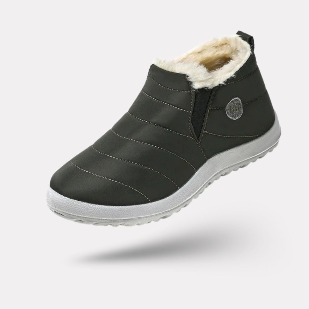 Lined waterproof boots for extreme cold in black, red, blue and green with deep-tread soles