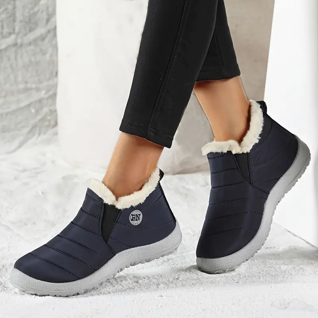 Fleece-lined waterproof winter boots for women in green, red, black and blue with non-slip soles