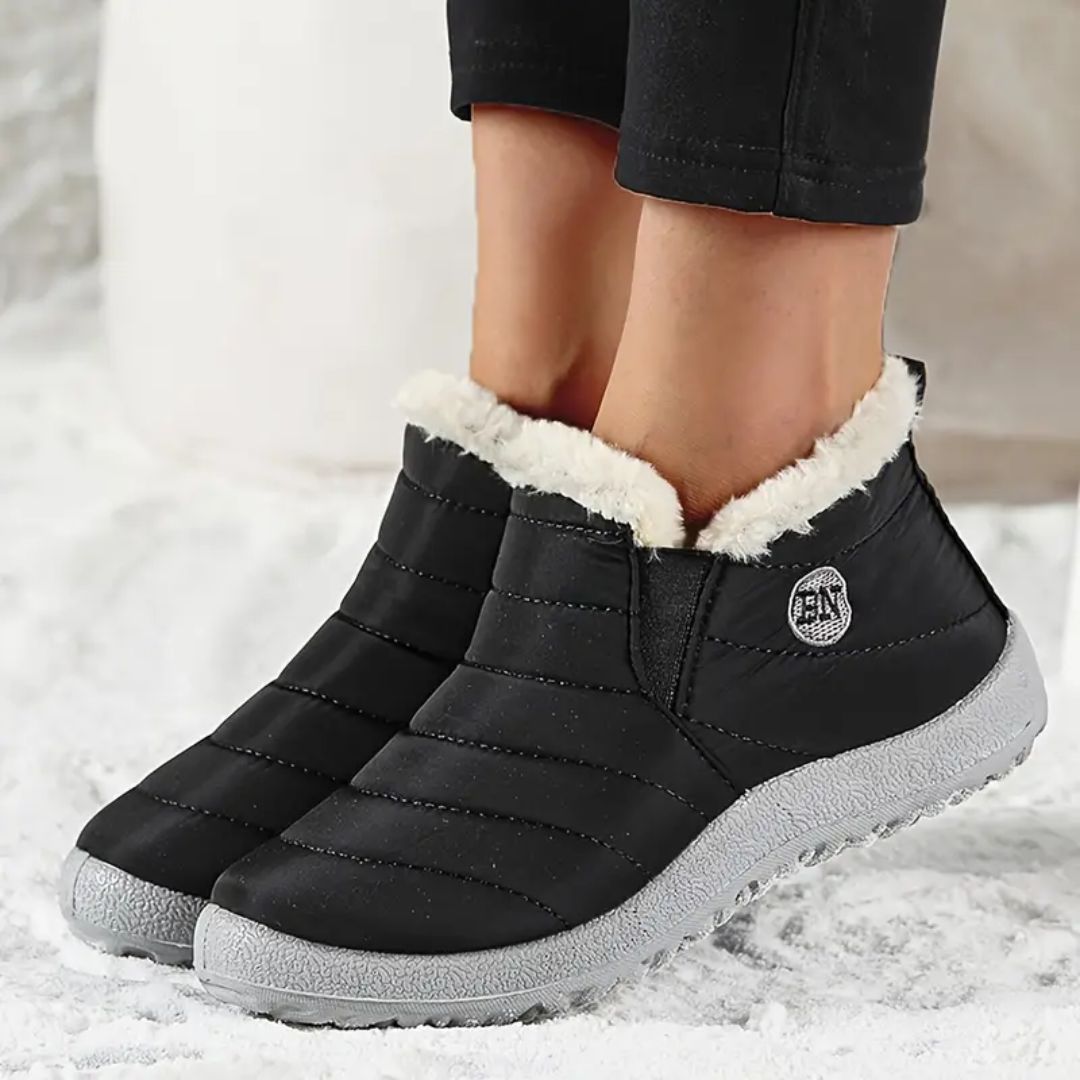 Fleece-lined waterproof winter boots for women in green, red, black and blue with non-slip soles
