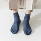 Minimalist cotton socks with five separate toe pockets, worn at the ankle