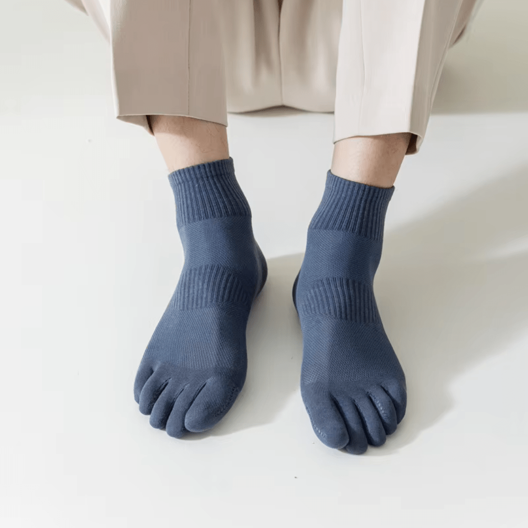 Cotton five-toe socks with a separate sleeve for each toe, in gray, green and khaki