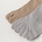 Minimalist cotton socks with five separate toe pockets, worn at the ankle