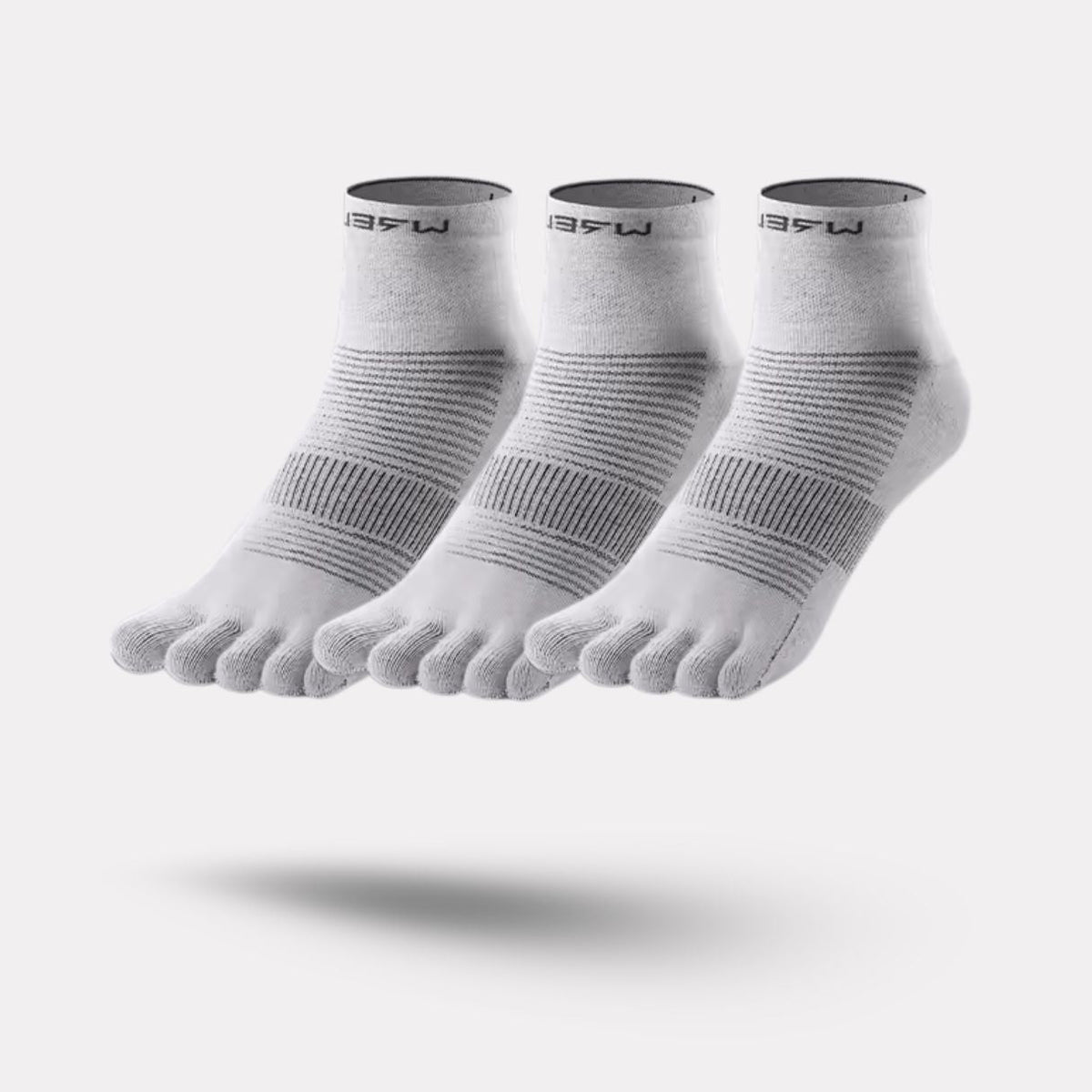 Breathable five-toe sport socks with a separate pocket per toe, in gray, black, blue and red