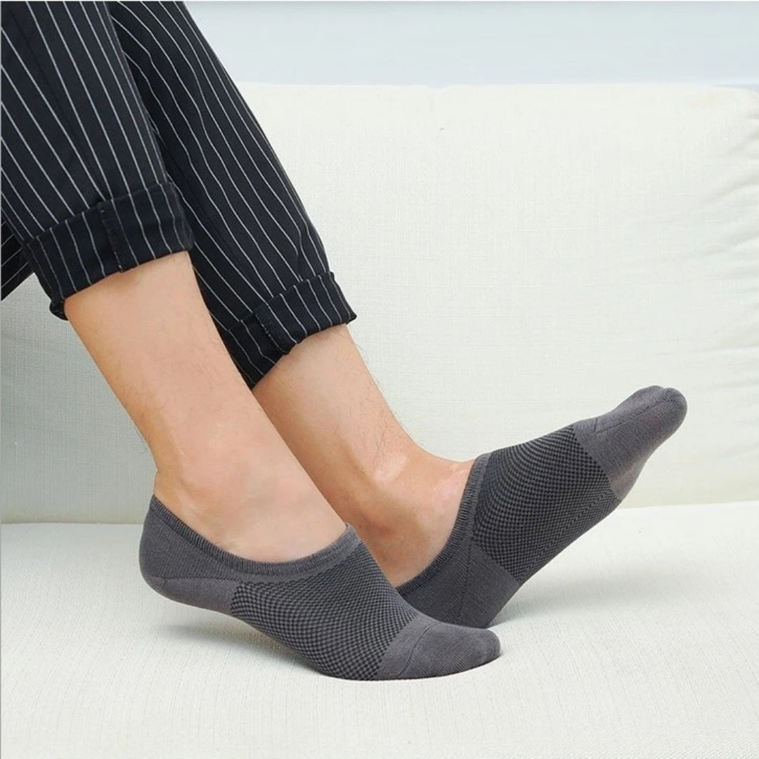 Pair of white bamboo fiber socks knitted to keep the foot dry