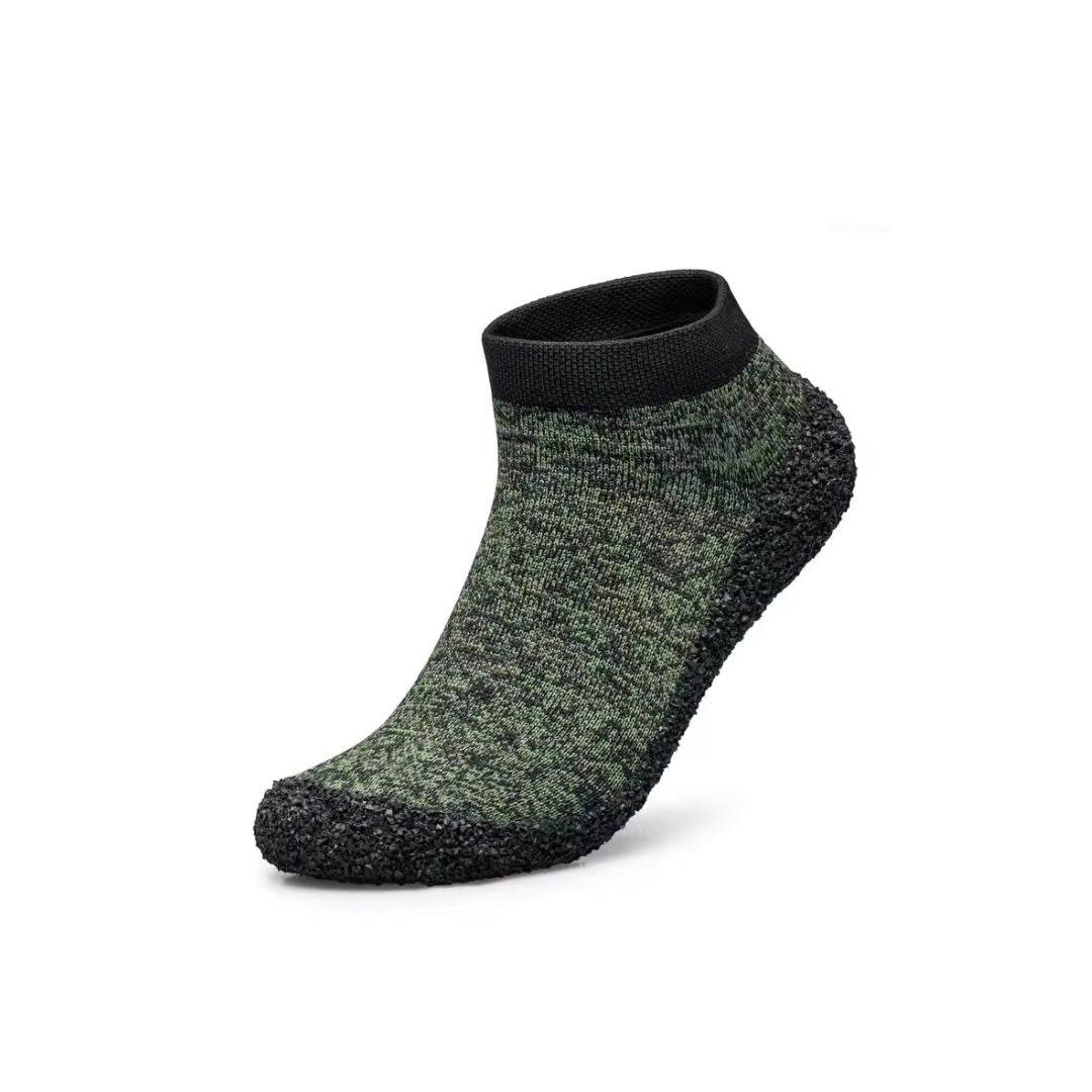 Minimalist barefoot shoes with a thin flexible sole, in red, black, green and gray