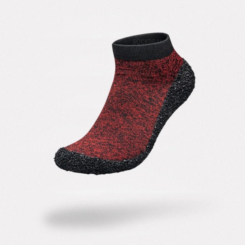 Minimalist barefoot shoes with a thin flexible sole, in red, black, green and gray