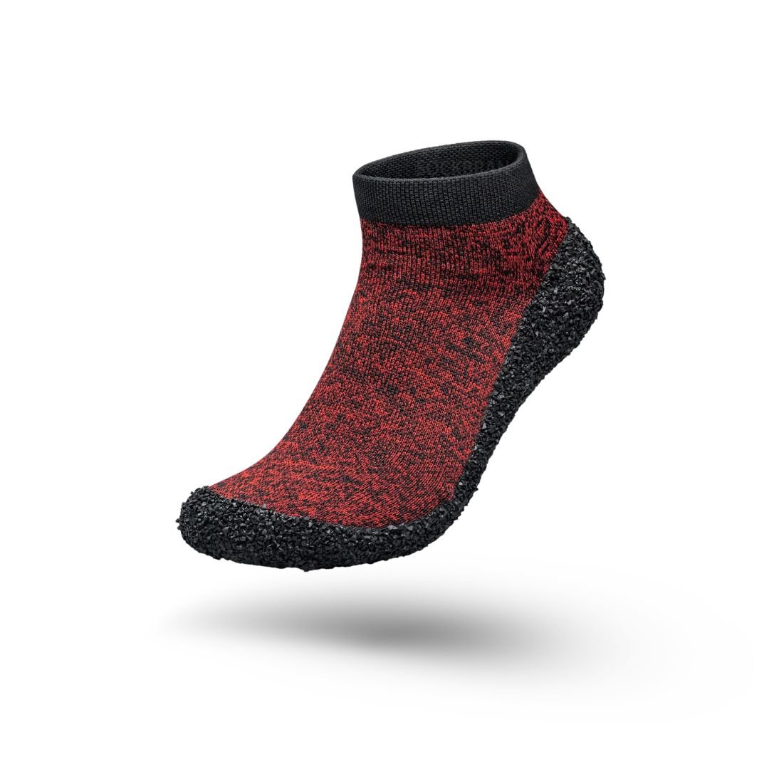 Minimalist barefoot shoes with a thin flexible sole, in red, black, green and gray