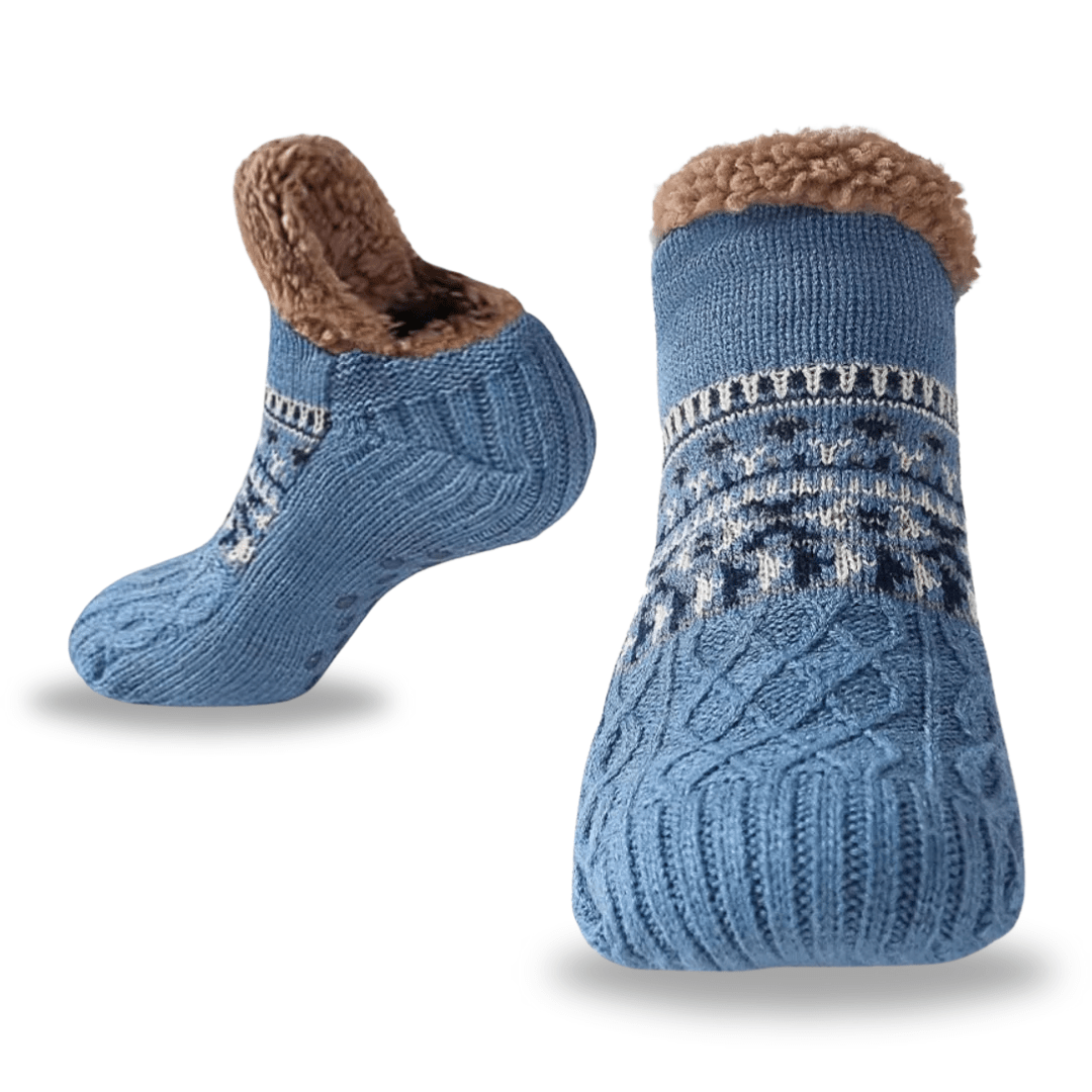 Wine red cozy slippers with a soft lining and a non-slip sole
