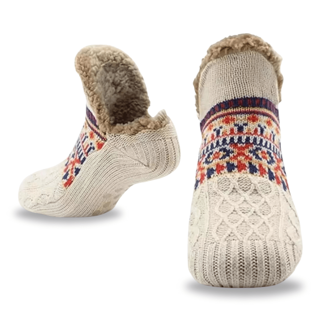 Wine red cozy slippers with a soft lining and a non-slip sole