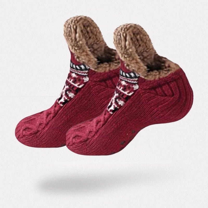 Wine red cozy slippers with a soft lining and a non-slip sole