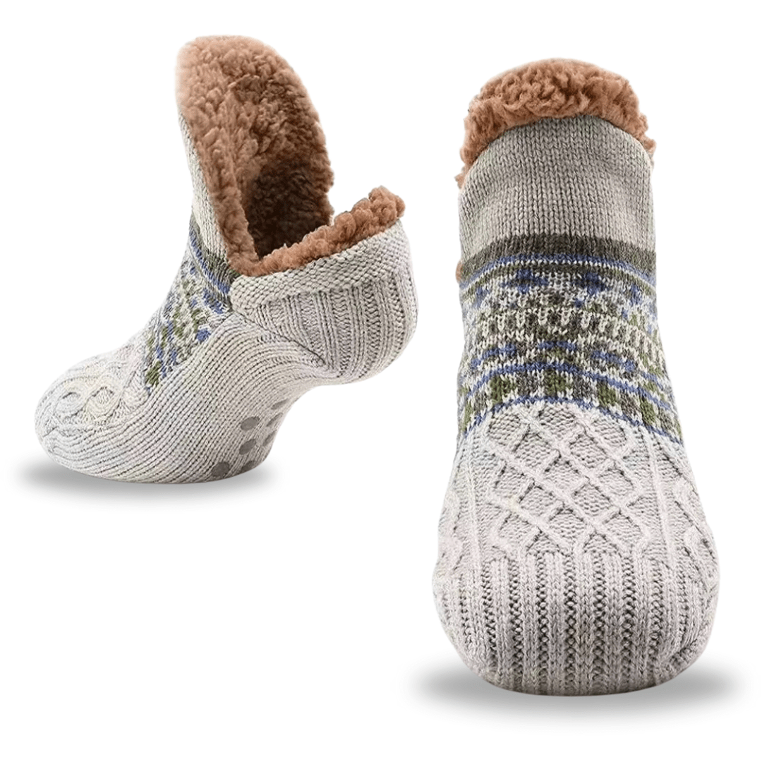 Wine red cozy slippers with a soft lining and a non-slip sole