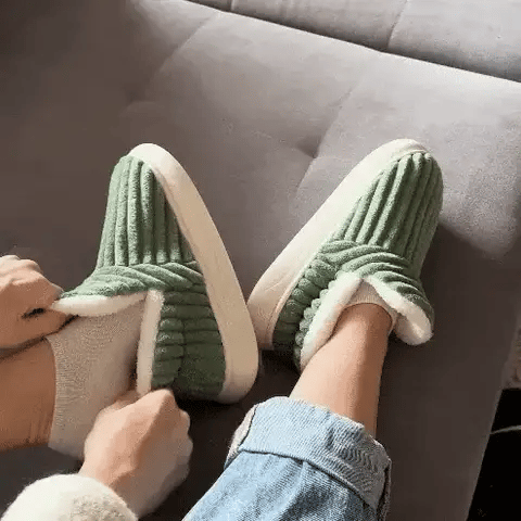 Winter slippers with a padded upper and a supportive sole, in green, pink and blue