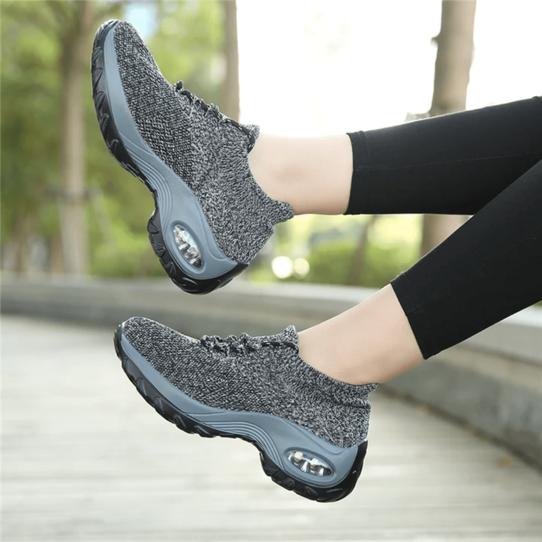 Orthopedic comfort shoes with a cushioned sole, in black, gray, white and pink