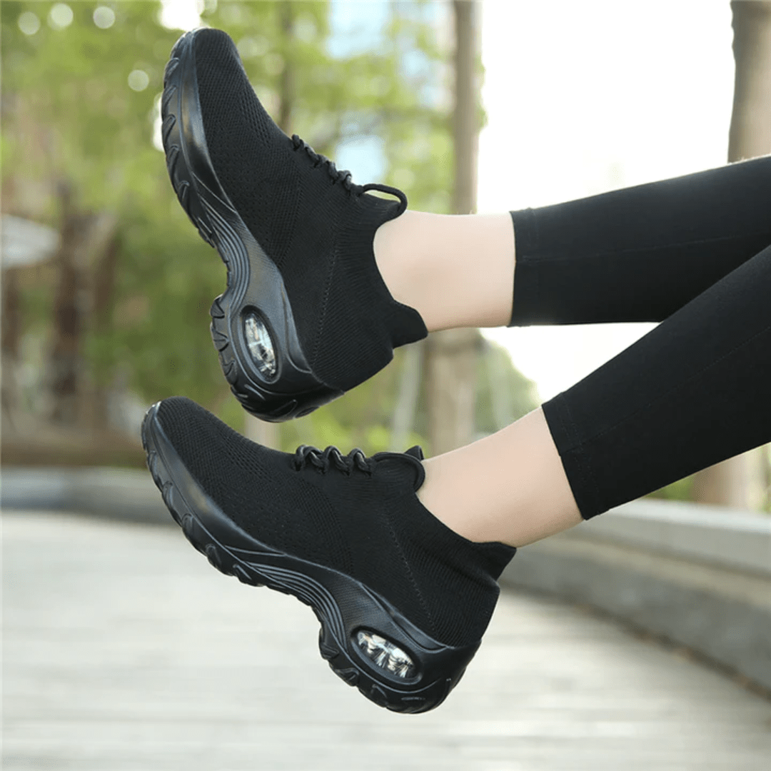 Orthopedic comfort shoes with a cushioned sole, in black, gray, white and pink