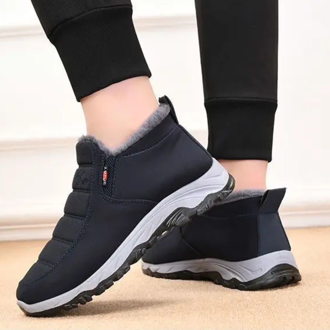Men's insulated cotton winter shoes with a padded collar around the ankle