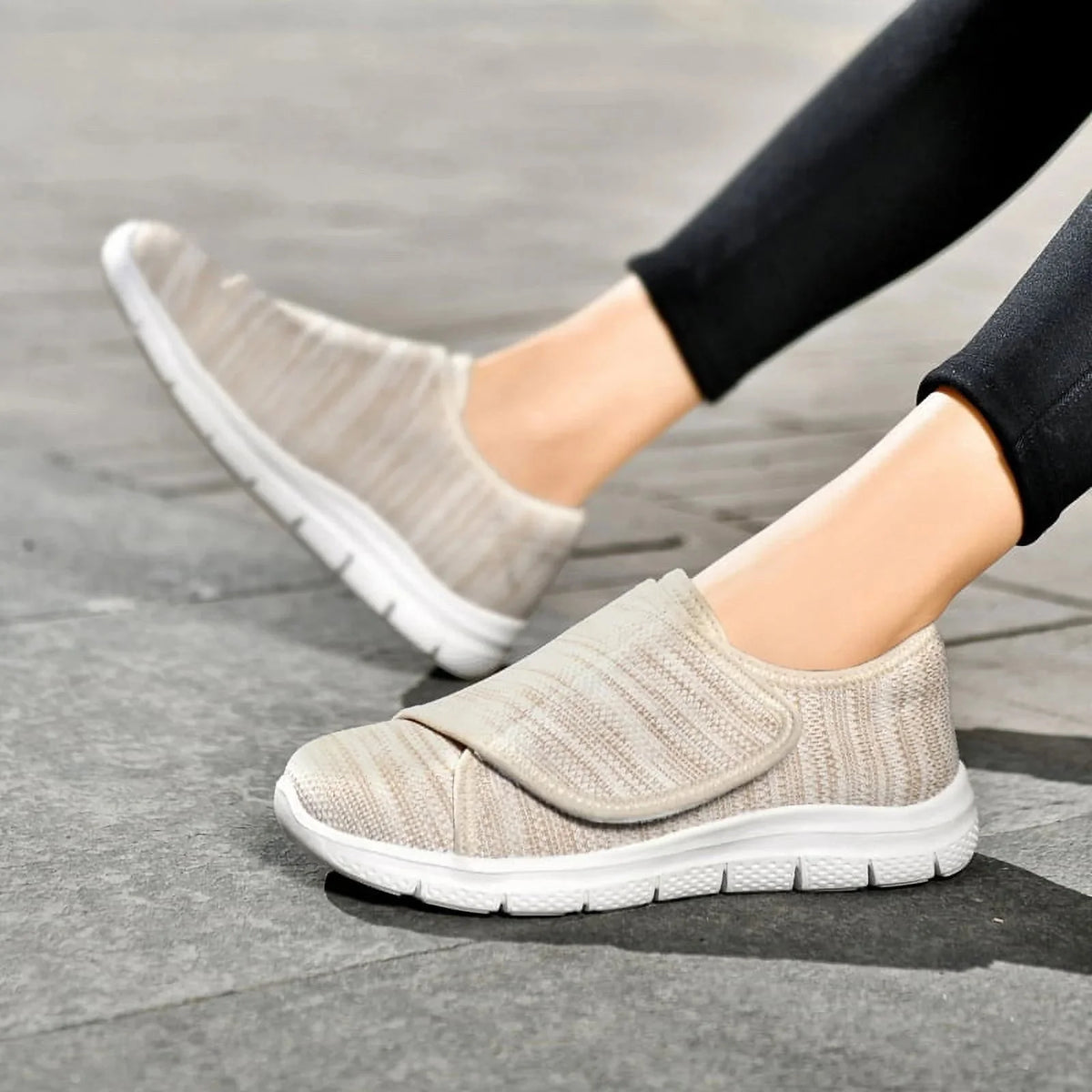 Lightweight orthopedic shoes with adjustable straps over the instep, in pink, black, gray and beige