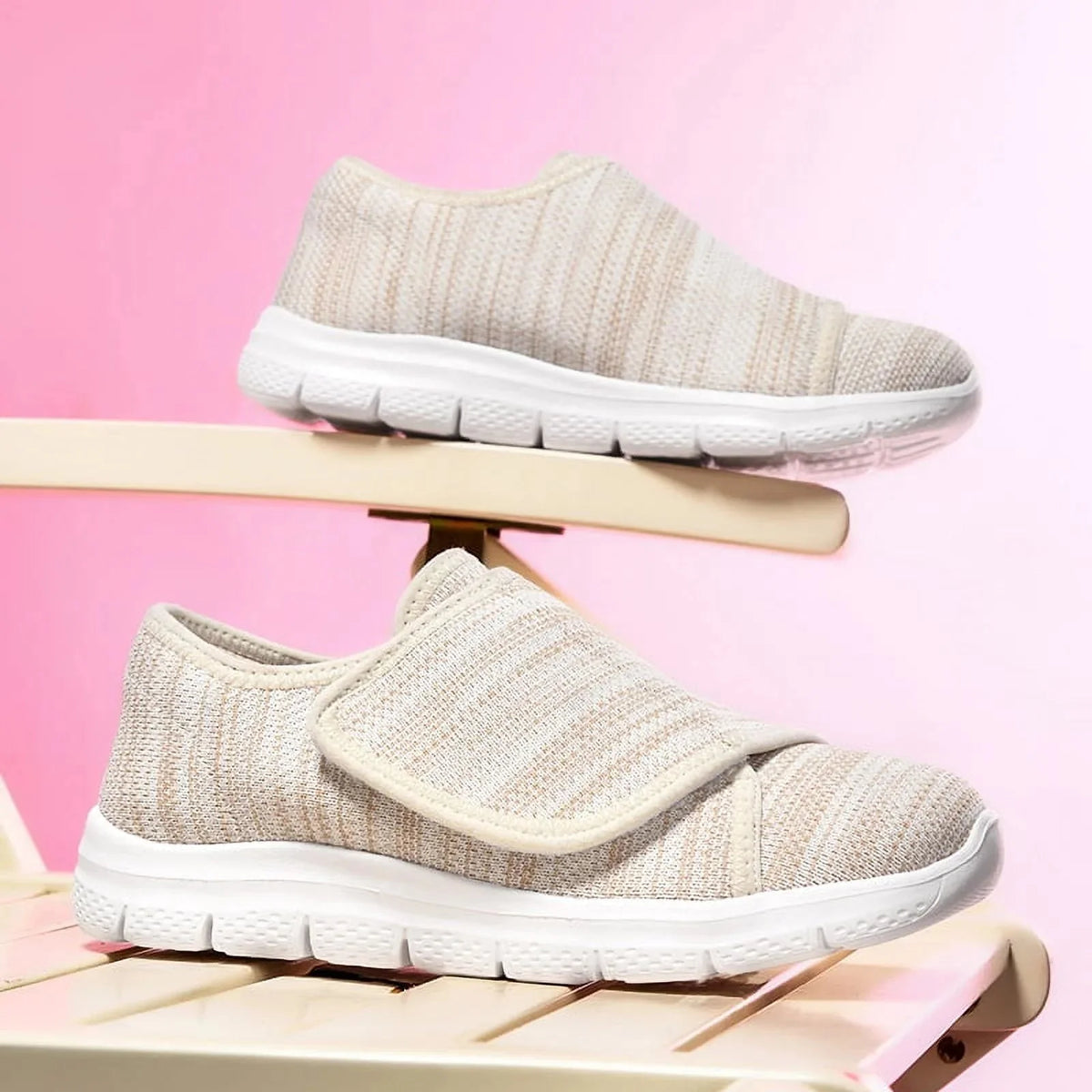 Lightweight orthopedic shoes with adjustable straps over the instep, in pink, black, gray and beige