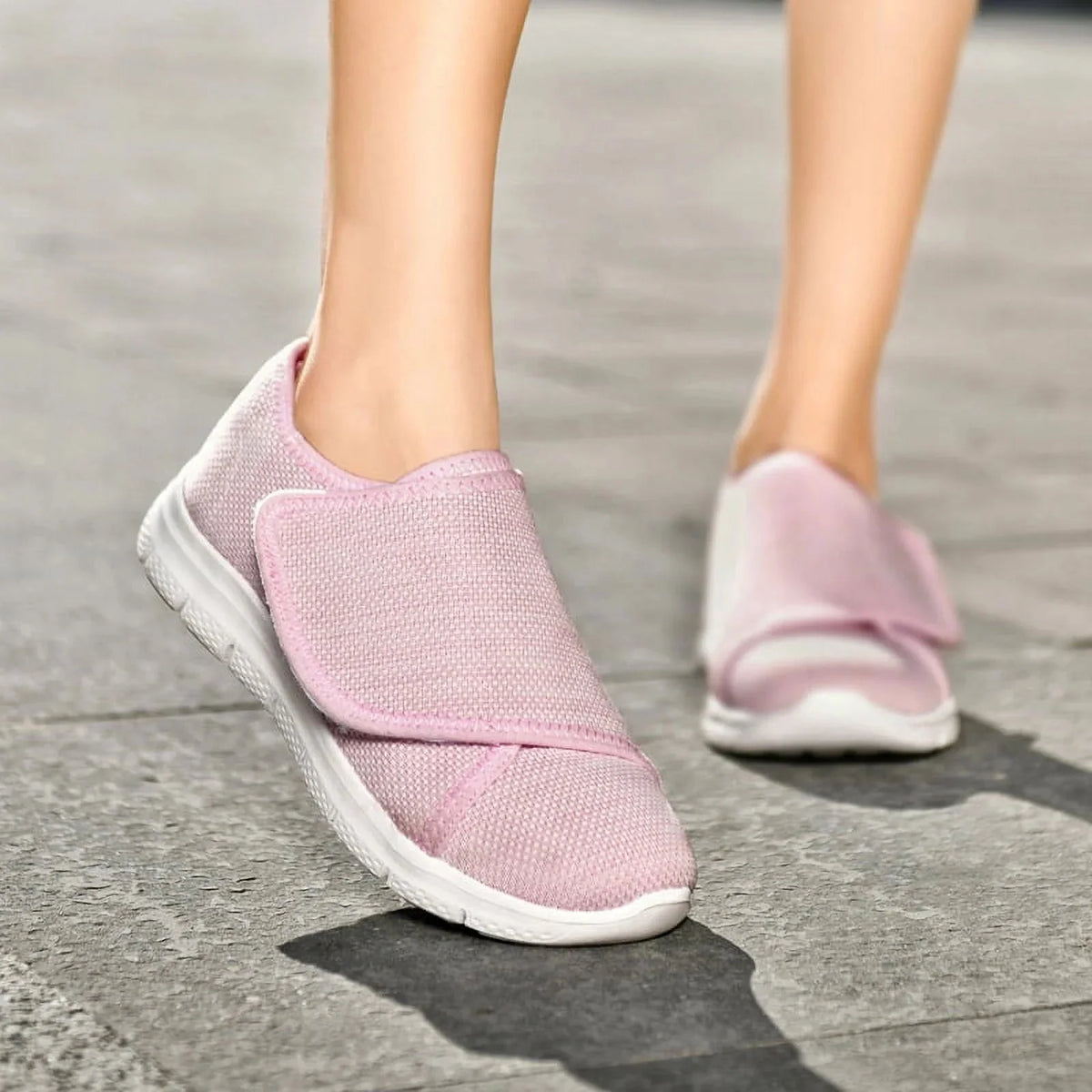 Lightweight orthopedic shoes with adjustable straps over the instep, in pink, black, gray and beige