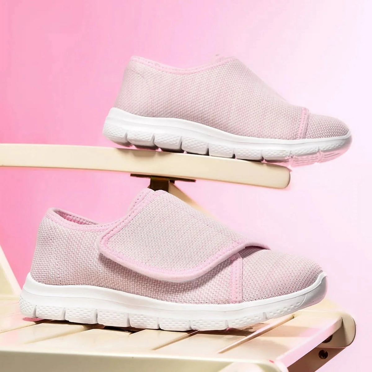 Lightweight orthopedic shoes with adjustable straps over the instep, in pink, black, gray and beige