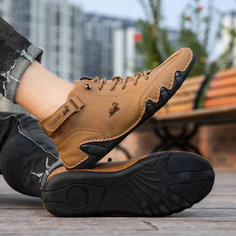 Leather high-top orthopedic shoes covering the ankle, in brown, white, gray, black and khaki