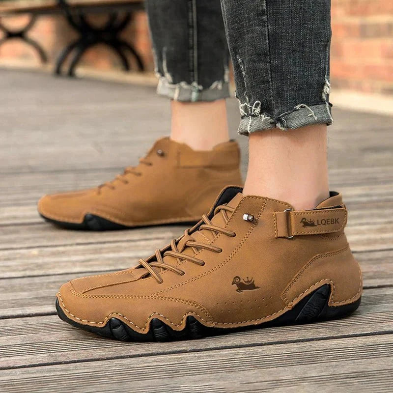 Leather high-top orthopedic shoes covering the ankle, in brown, white, gray, black and khaki
