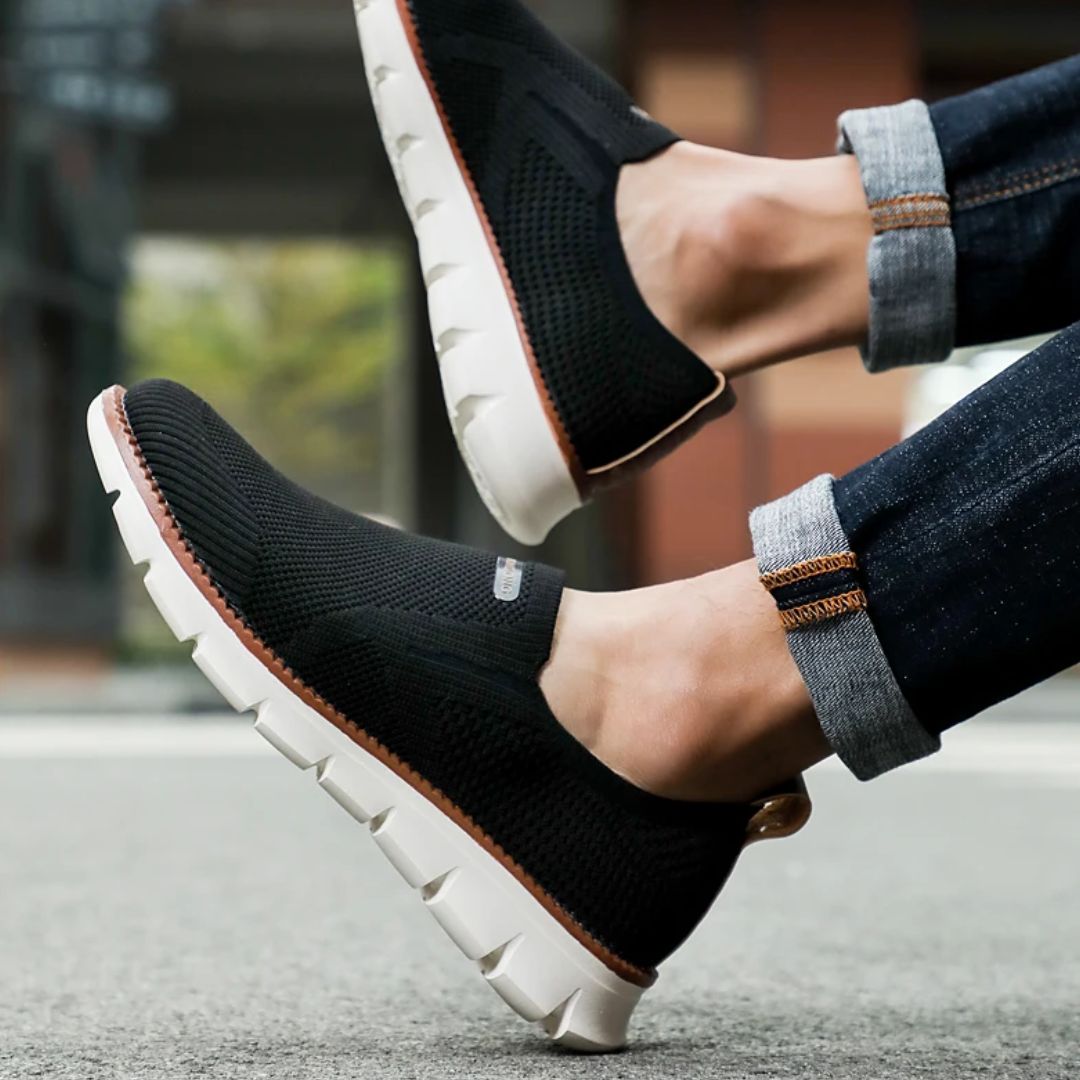 Men's relaxed-fit orthopedic shoes in caramel, black and white with a wide toe box