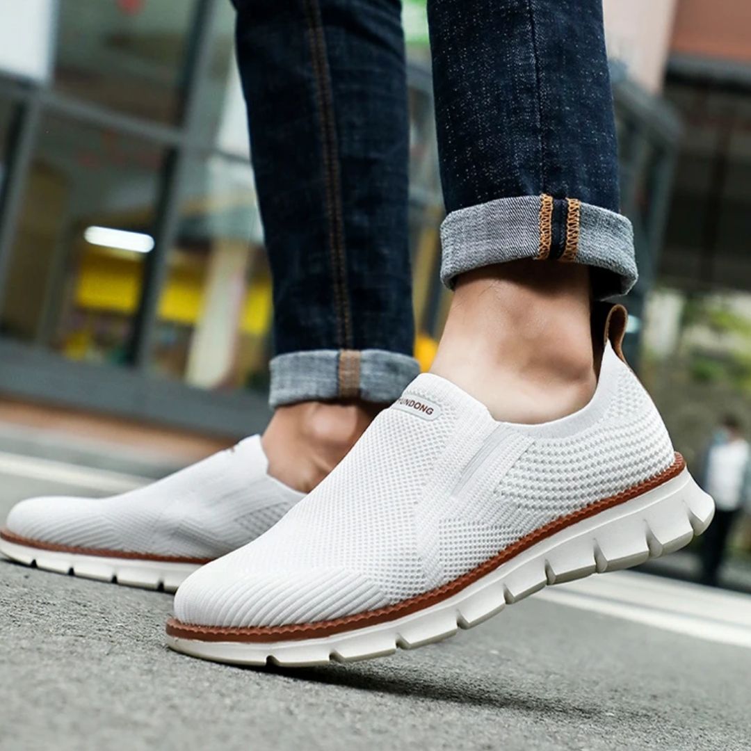 Men's relaxed-fit orthopedic shoes in caramel, black and white with a wide toe box