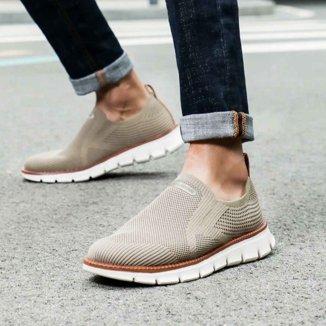 Men's relaxed-fit orthopedic shoes in caramel, black and white with a wide toe box