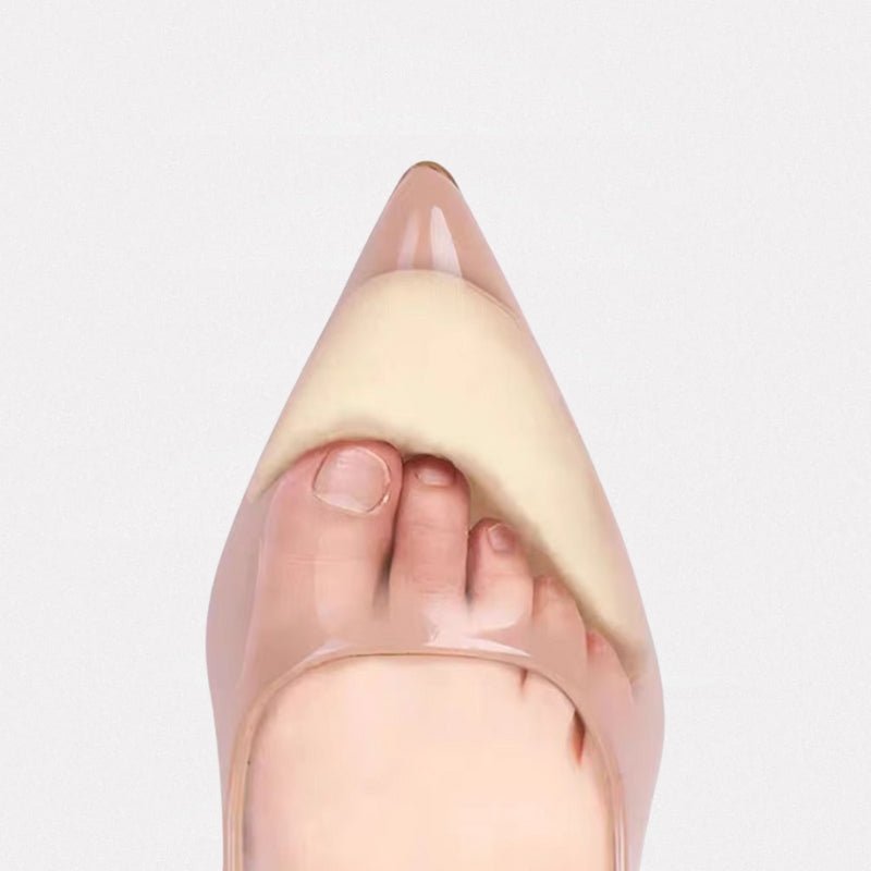 Cushions in nude and black placed under the forefoot inside high heels