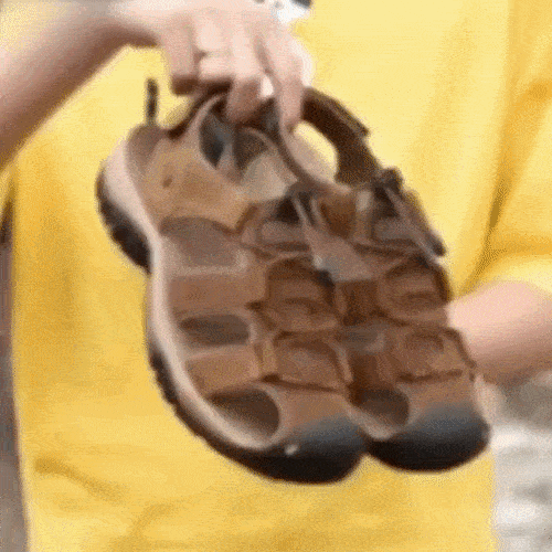 Men's summer sandals with wide adjustable straps and a cushioned arch support