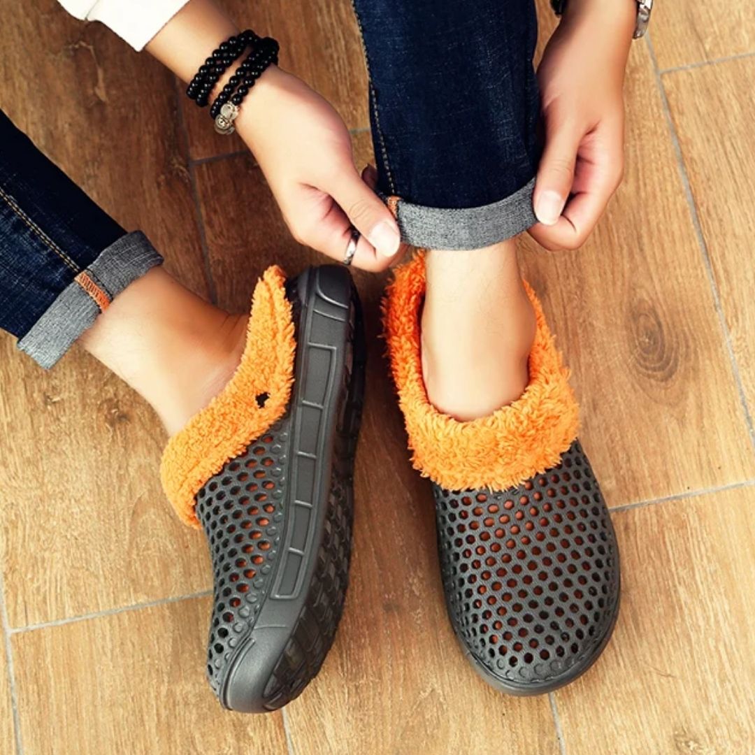 Clog-style winter slippers with a lined interior, in black, pink, blue, white and orange