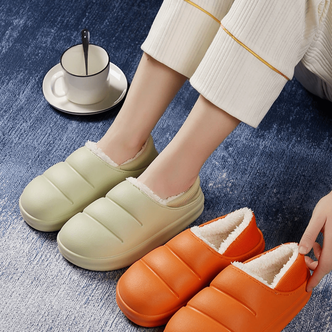 Waterproof orthopedic slippers with a molded one-piece sole, in light green, black, blue and pink